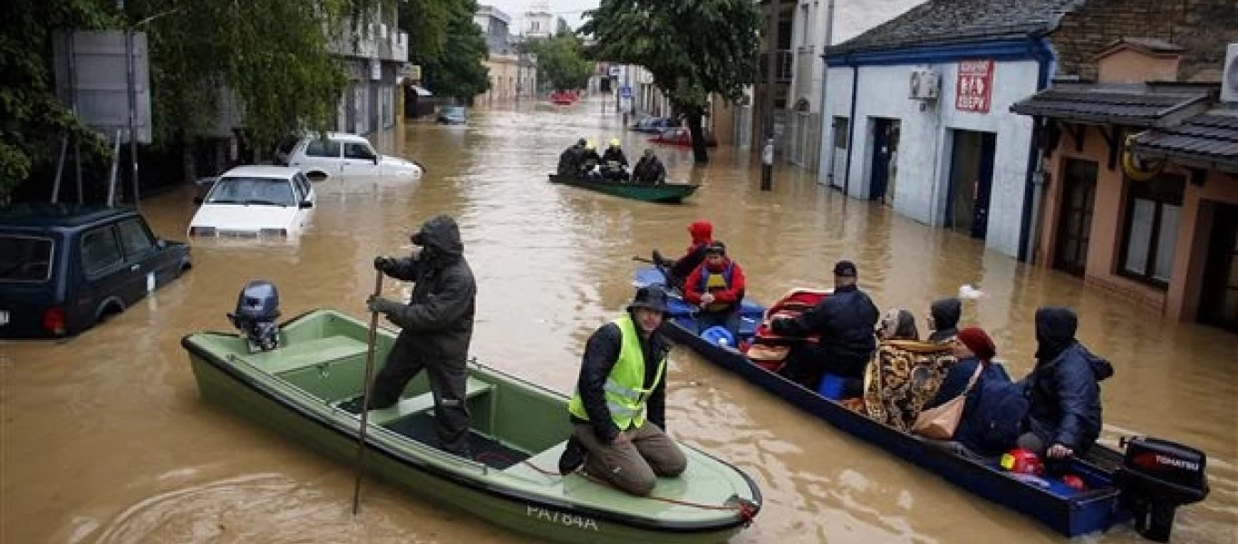 Πλημμύρες στην Ολλανδία: Εκκενώνονται πόλεις - Χιλιάδες άνθρωποι εγκατέλειψαν τα σπίτια τους